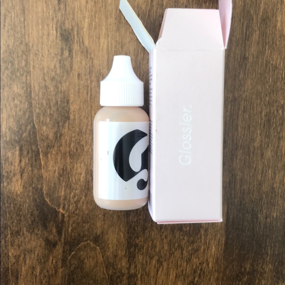 Glossier Perfecting Skin Tint - G11